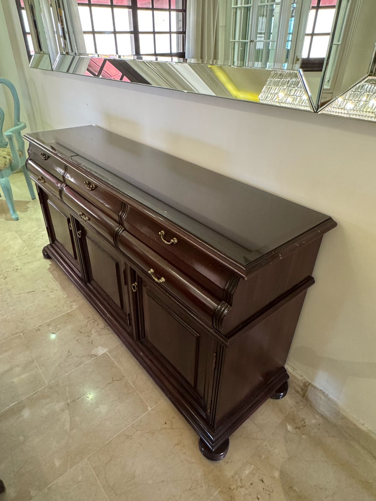 muebles y colchones - CREDENZA 100% EN CAOBA EN BUENAS CONDICIONES 0