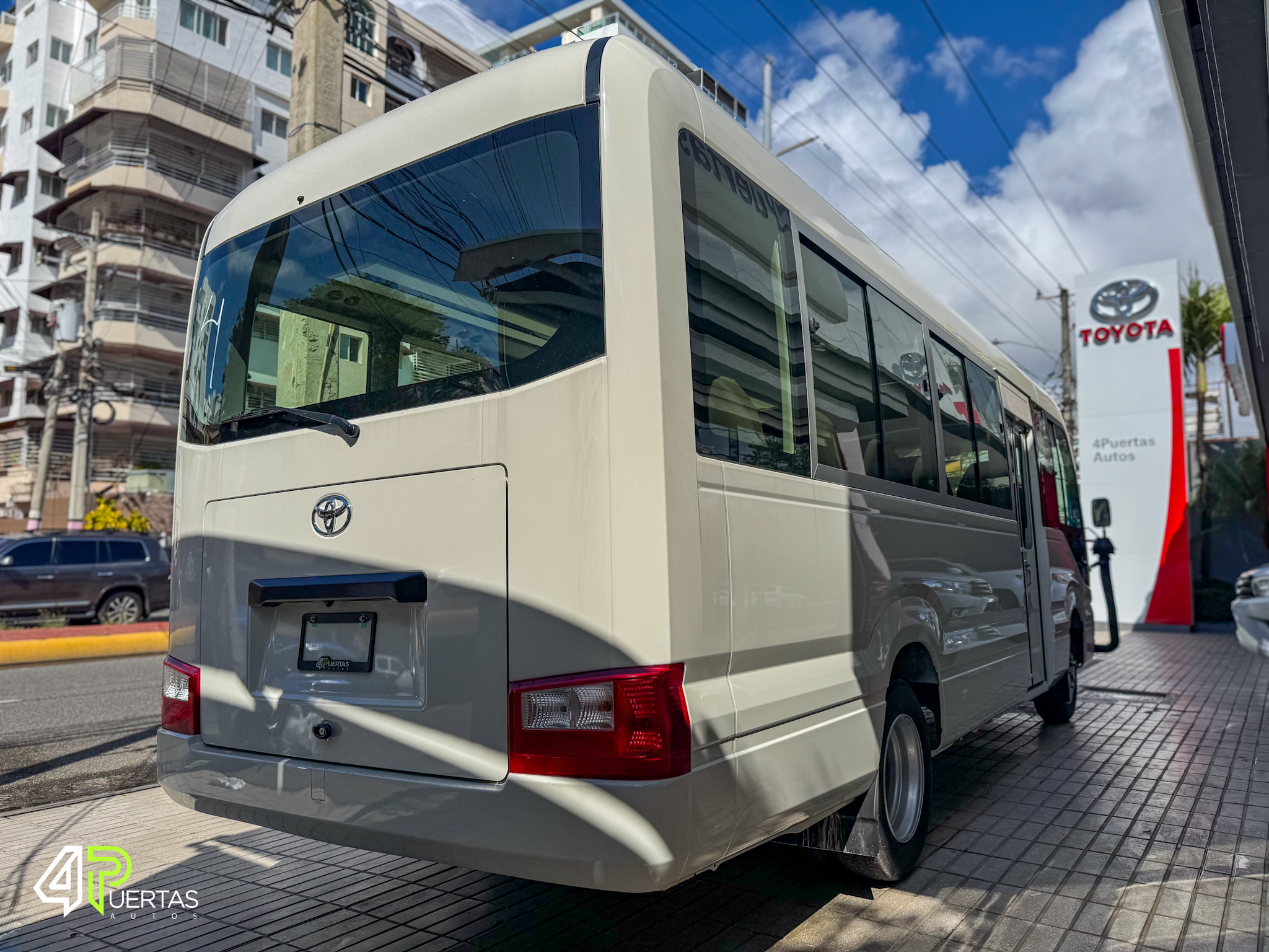 camiones y vehiculos pesados - TOYOTA COASTER 30 PASAJEROS 3