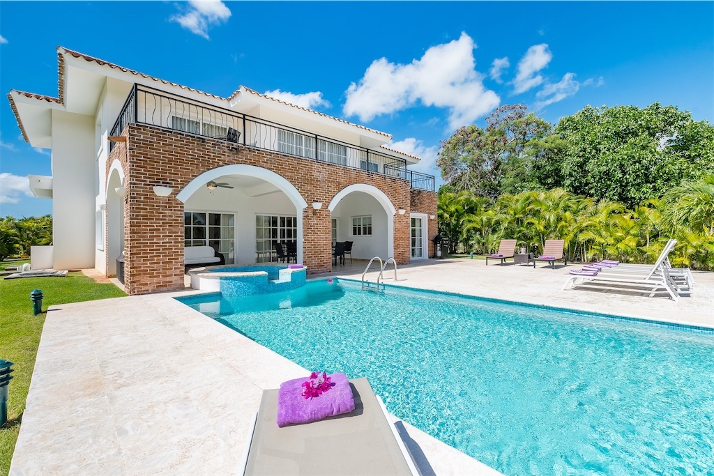 casas vacacionales y villas - Villa de lujo en cocotal punta cana con piscina y amueblada 3