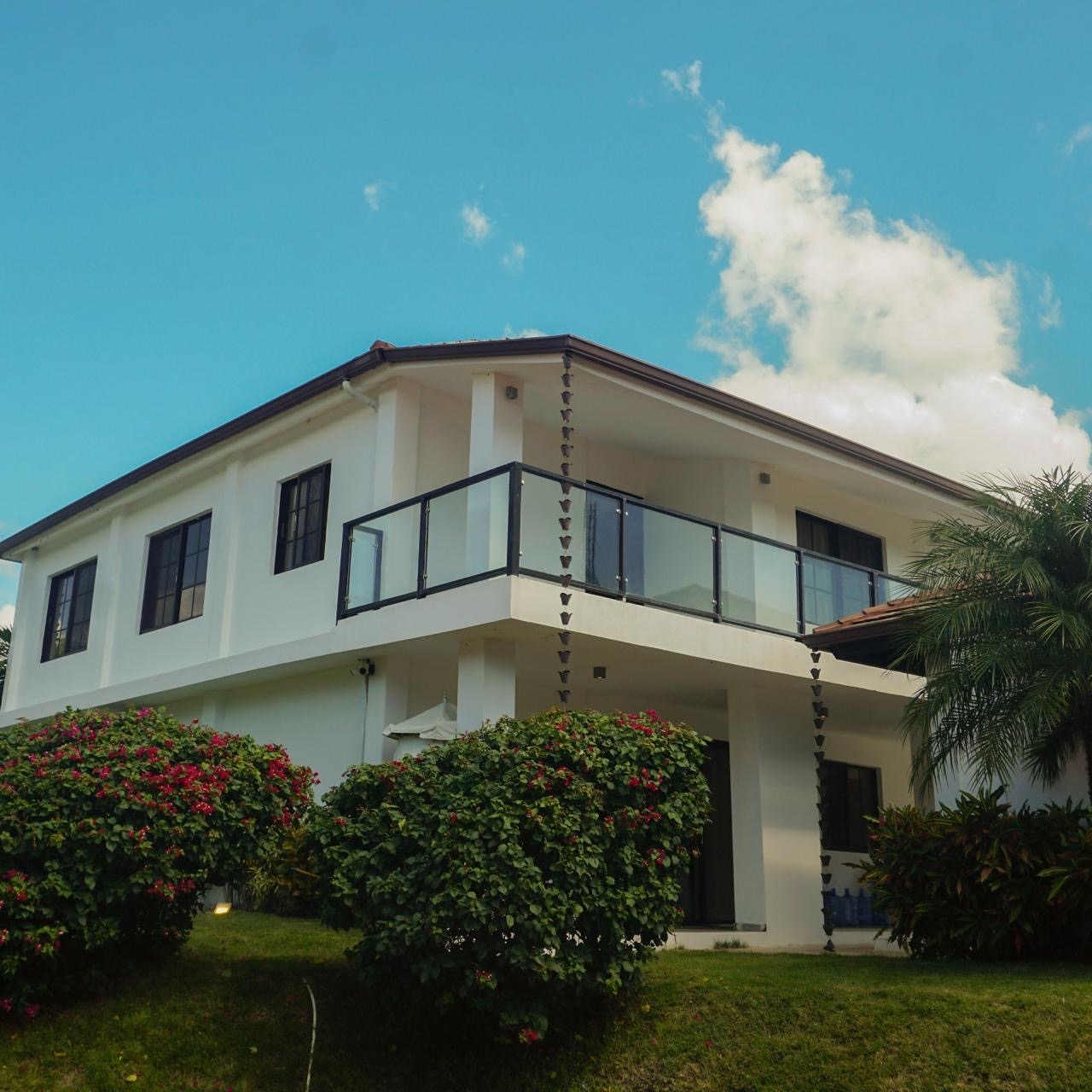 casas vacacionales y villas - Se vende Villa de Lujos Completa Amueblada de verdadera OPORTUNIDAD  3