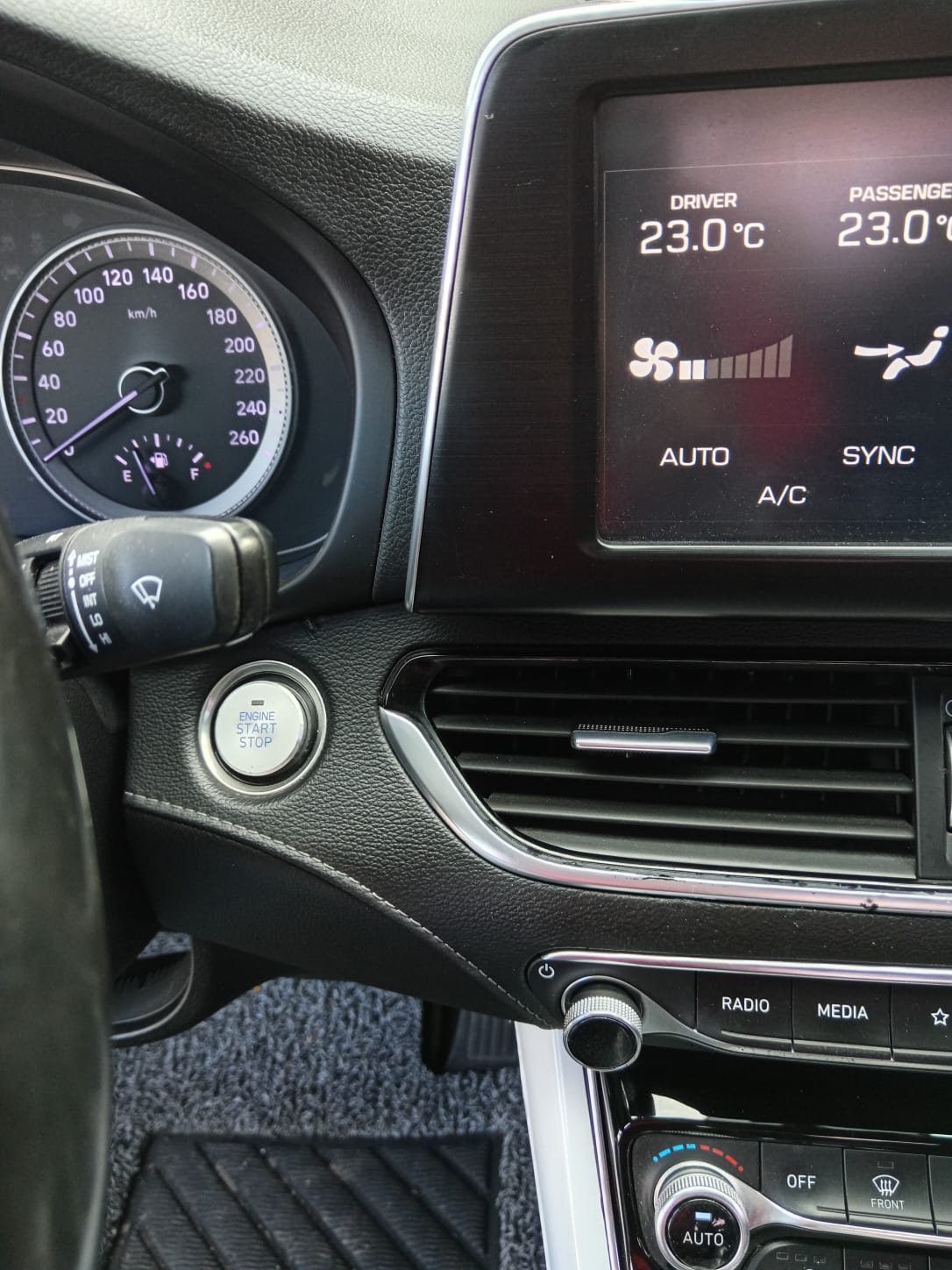 carros - HYUNDAI GRANDEUR 2018 NEGRO 7