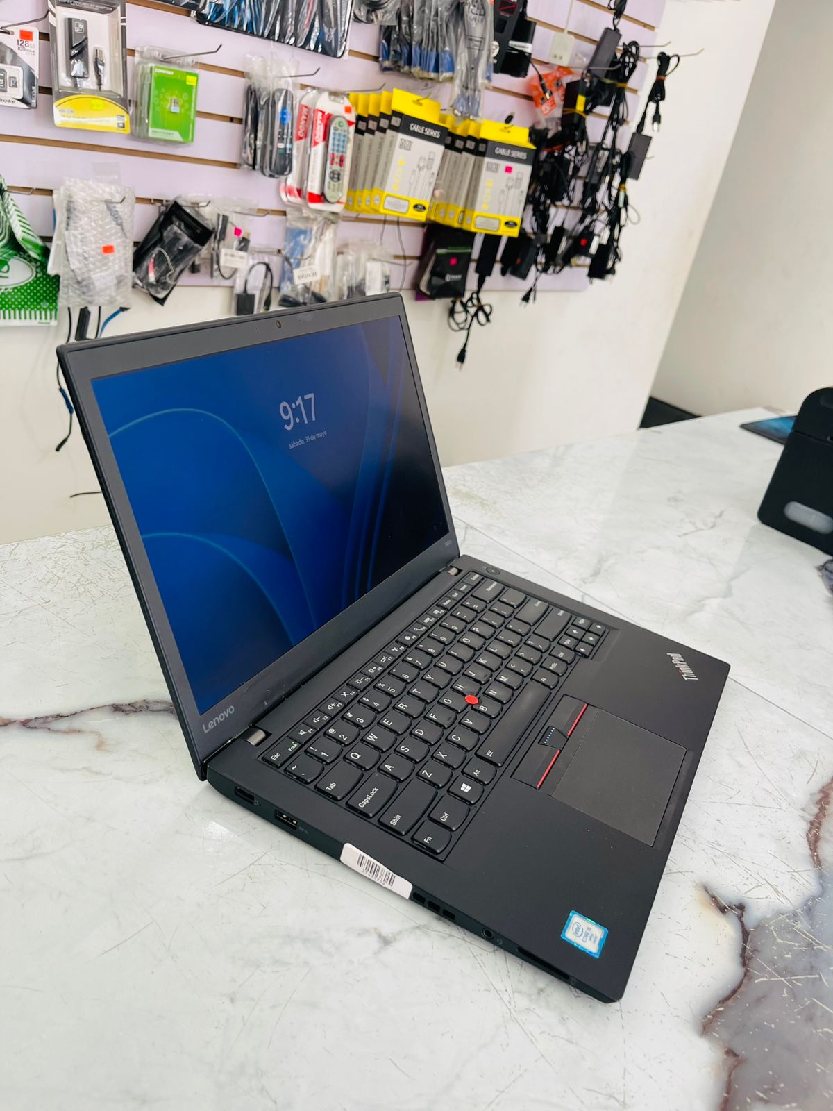 computadoras y laptops - Laptop Lenovo ThinkPad T460S / T470S en oferta 3