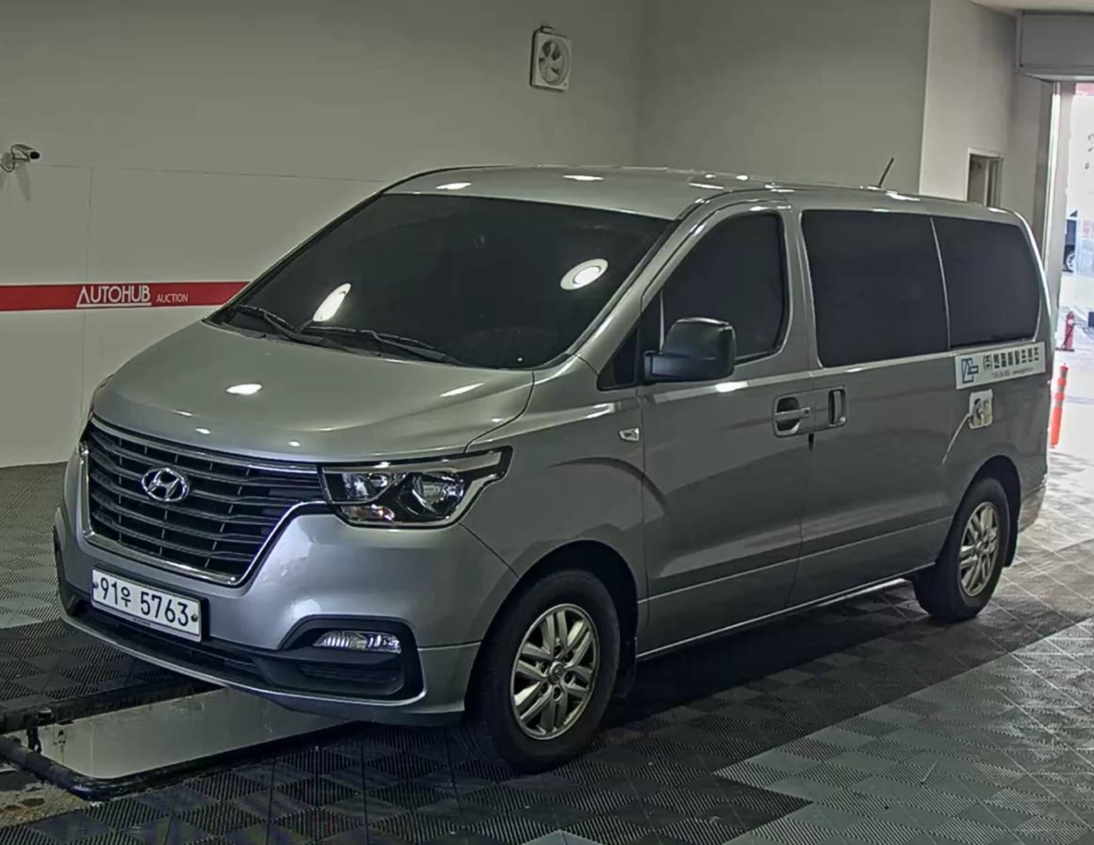 jeepetas y camionetas - HYUNDAI GRAND STAREX 2019 GRIS DIESEL