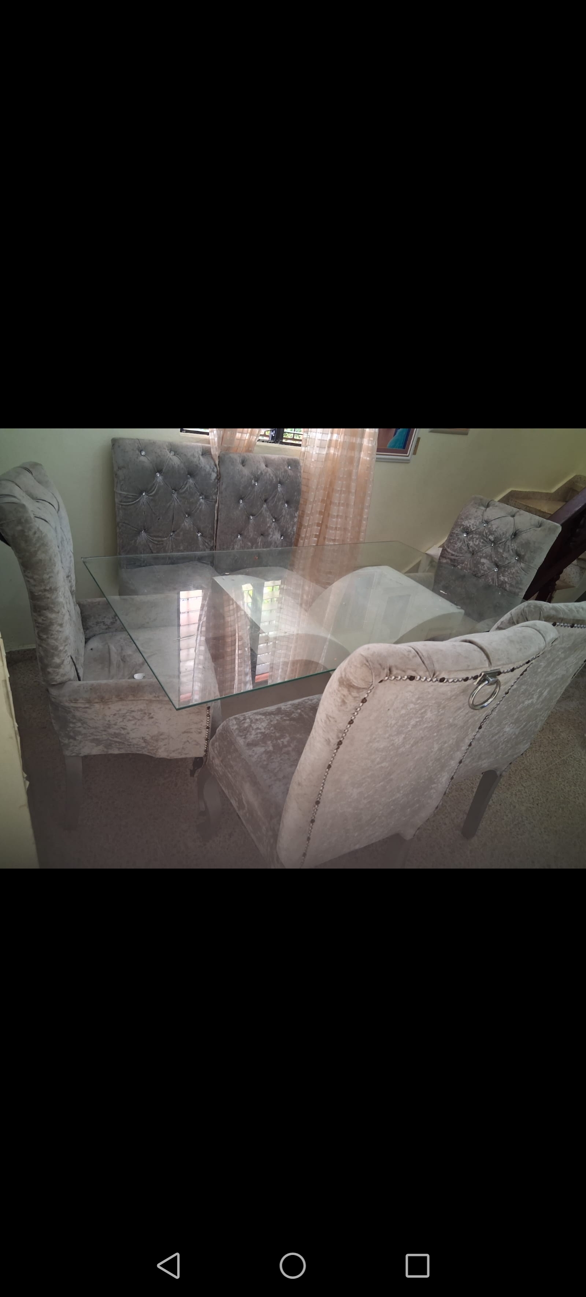 muebles y colchones - Juego de comedor tapizado gris plateado mesa con tope de cristal 0