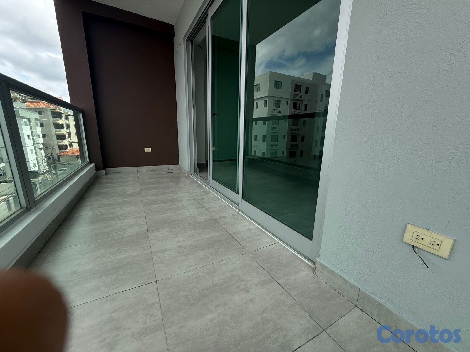 apartamentos - vendo en el millón pis 4 tres habitaciones 2.5 baños dos parqueo balcón servicio 7