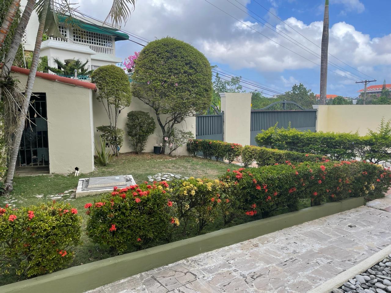 casas - Vendo casa en  Arroyo Hondo lll 9