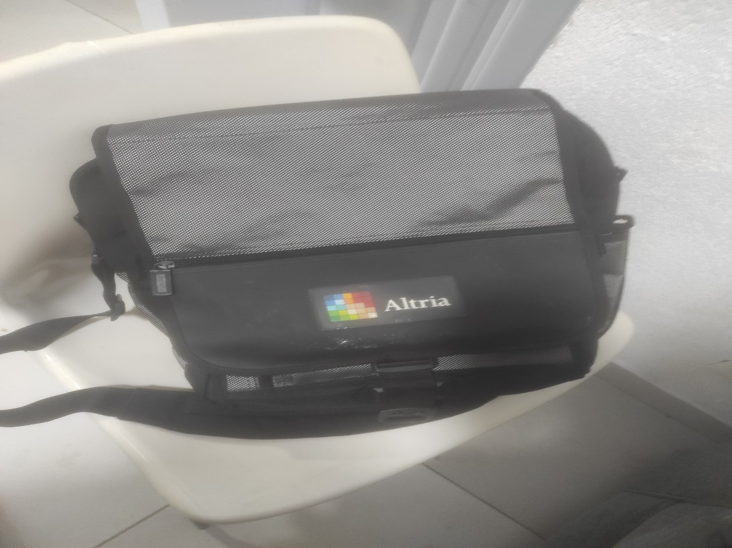 carteras y maletas - Bulto robusto para laptop grande  + 11 bolsillos (NEGOCIABLE) 7