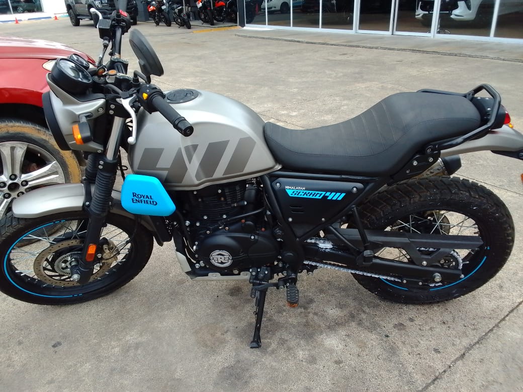 motores y pasolas - Vendo moto royall infield 2023 gris con azul 5