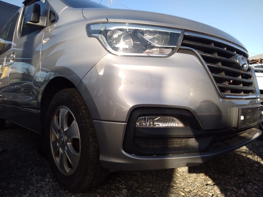 jeepetas y camionetas - HYUNDAI GRAND STAREX 2018 GRISDESDE: RD$1,300.100 0