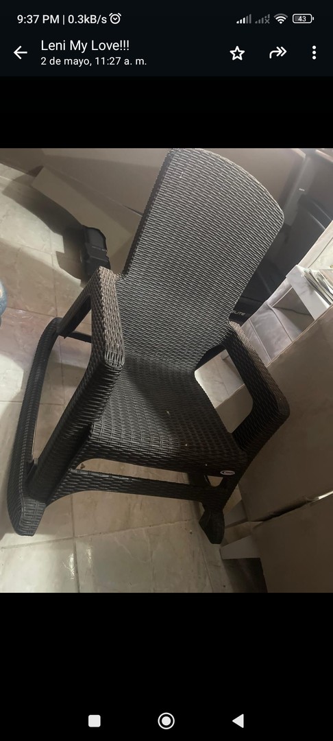 muebles y colchones - Vendo juego de mesedora con su mesita, solo 6 meses de uso 