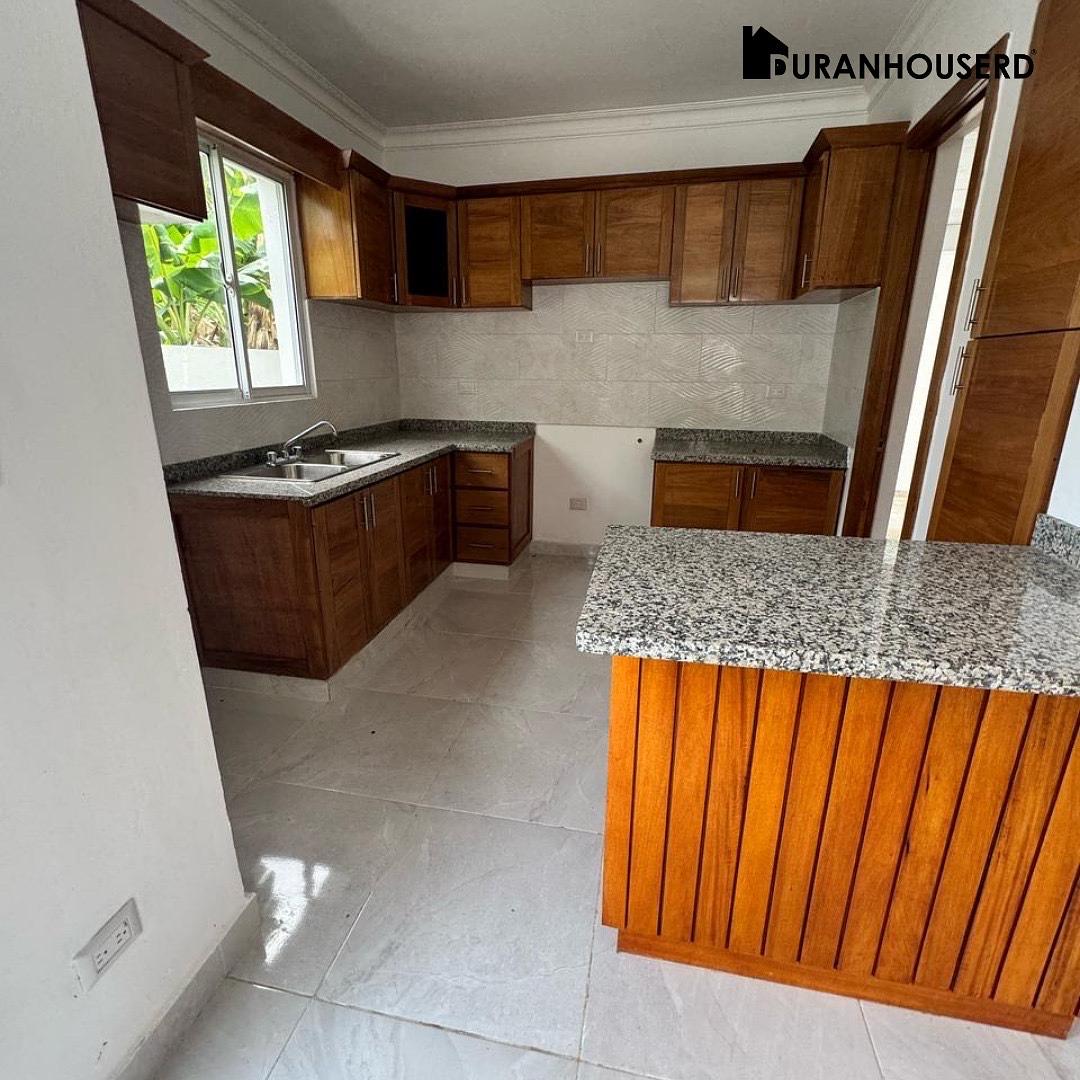 casas - venta de casa lista en la autopista de san Isidro proyecto cerrado  3