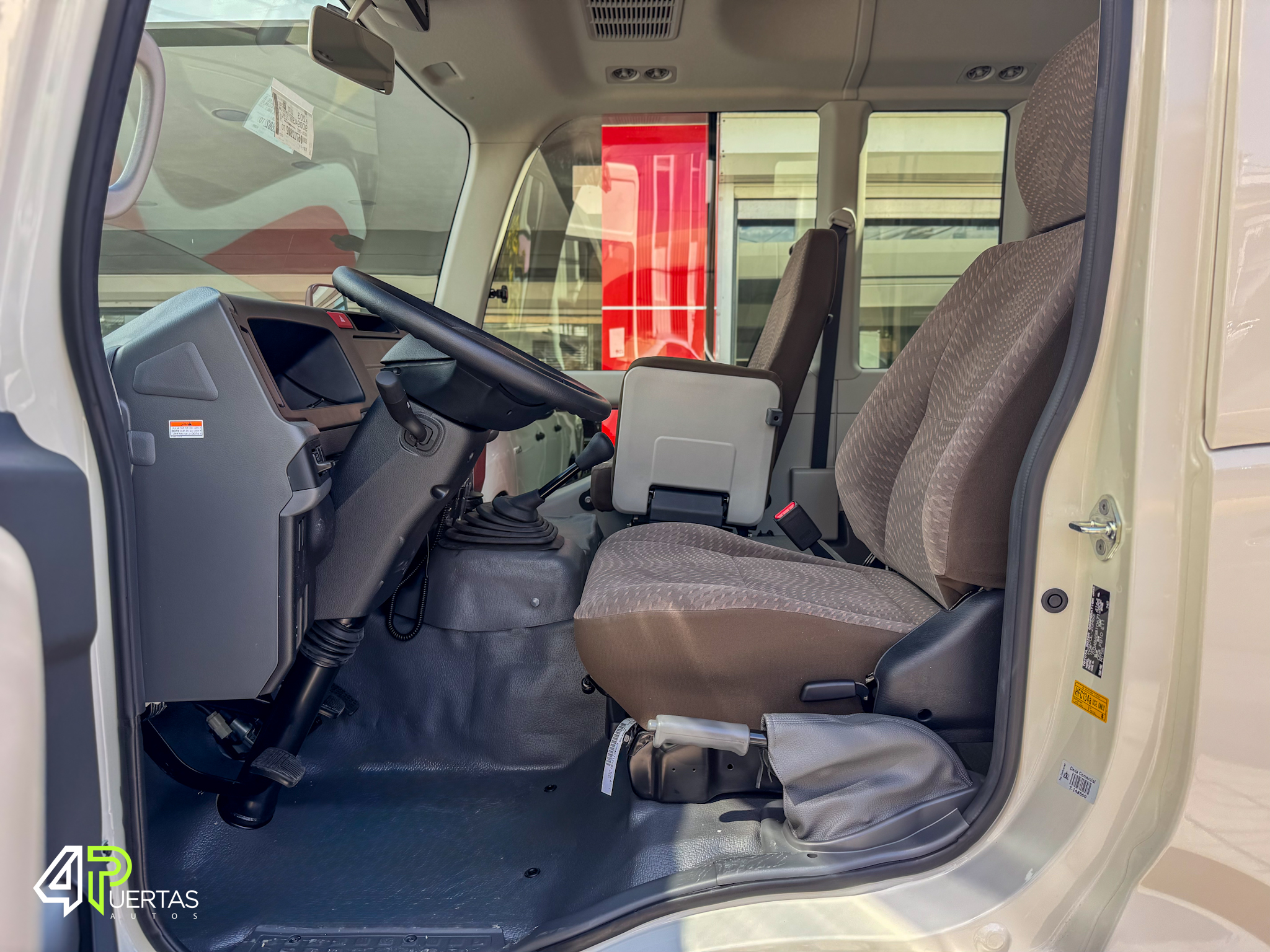 camiones y vehiculos pesados - TOYOTA COASTER 30 PASAJEROS 4