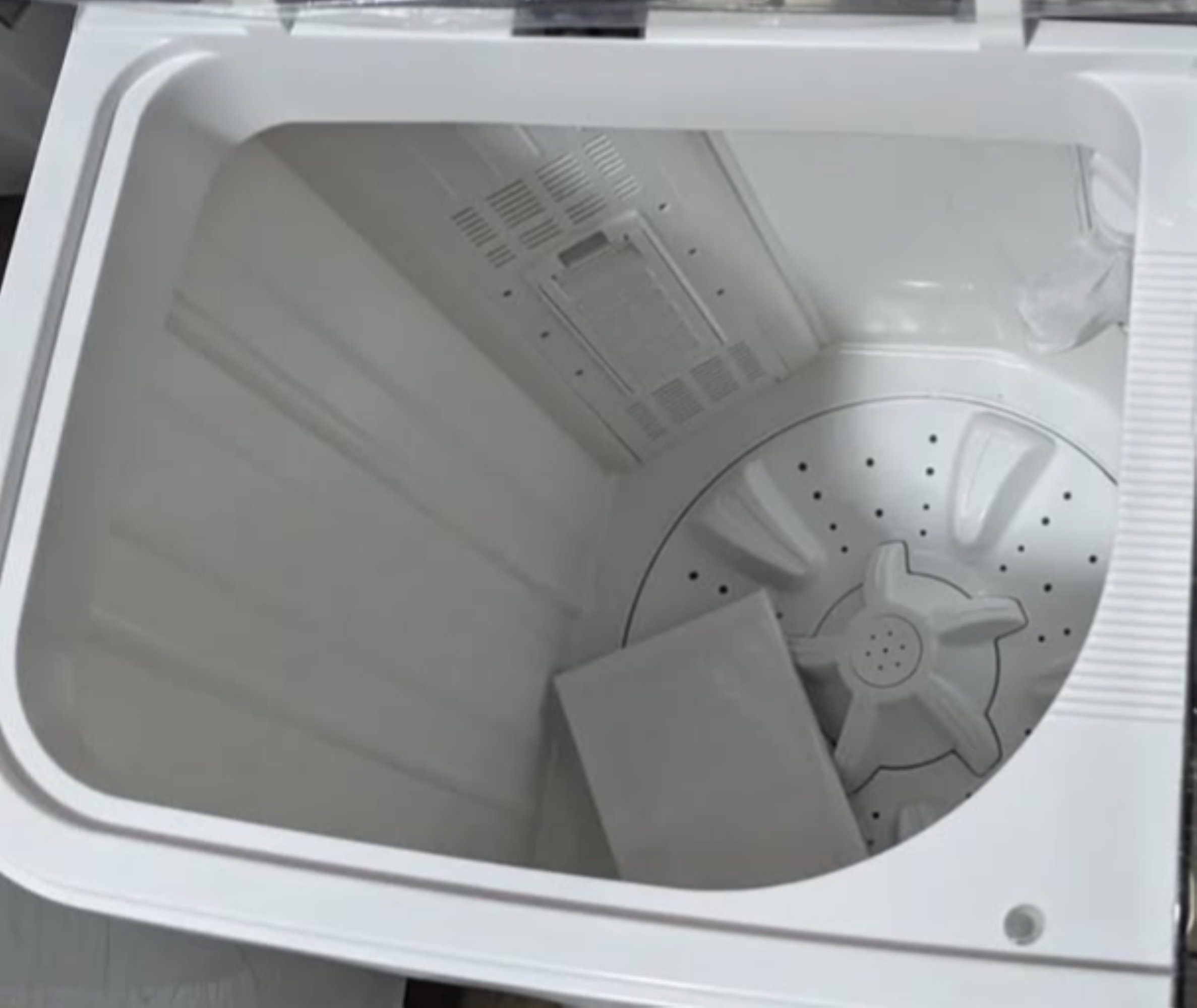 electrodomesticos - lavadora Daewoo de 18lbs, como nueva, de 30 pulgadas de ancho 1