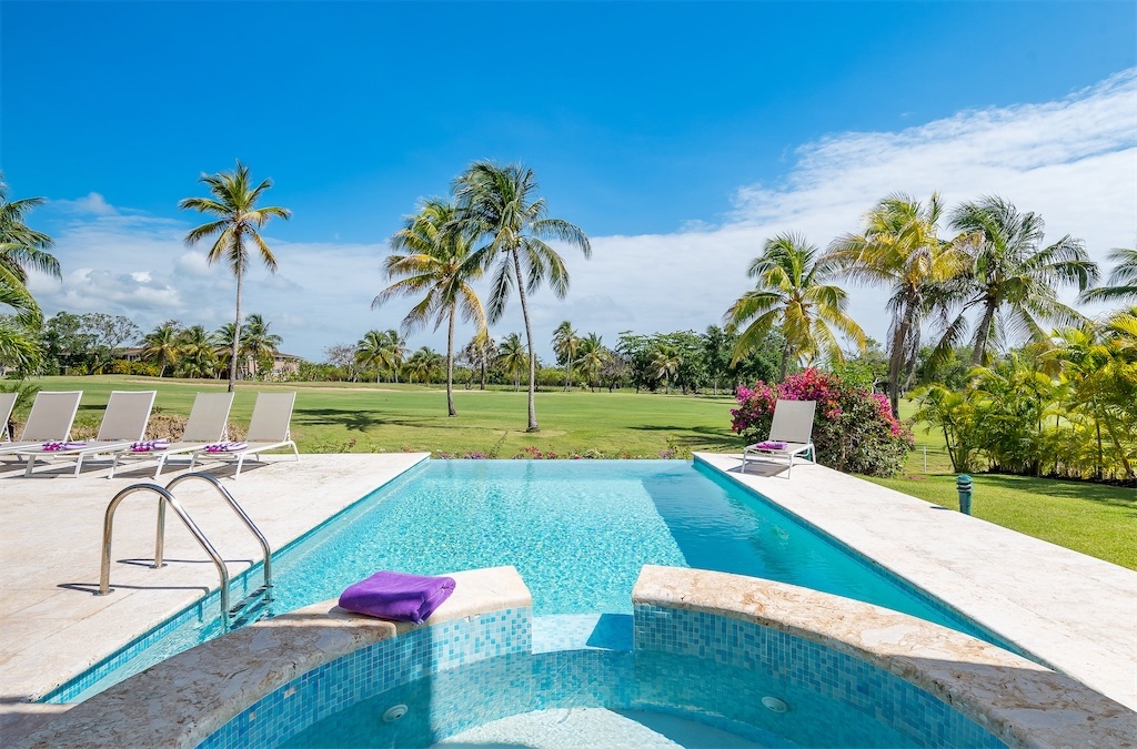 casas vacacionales y villas - Villa de lujo en cocotal punta cana con piscina y amueblada 4