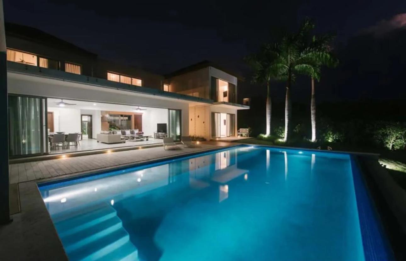 casas vacacionales y villas - Villa de Lujo en Cap Cana con Piscina Privada y 6 Habitaciones 2