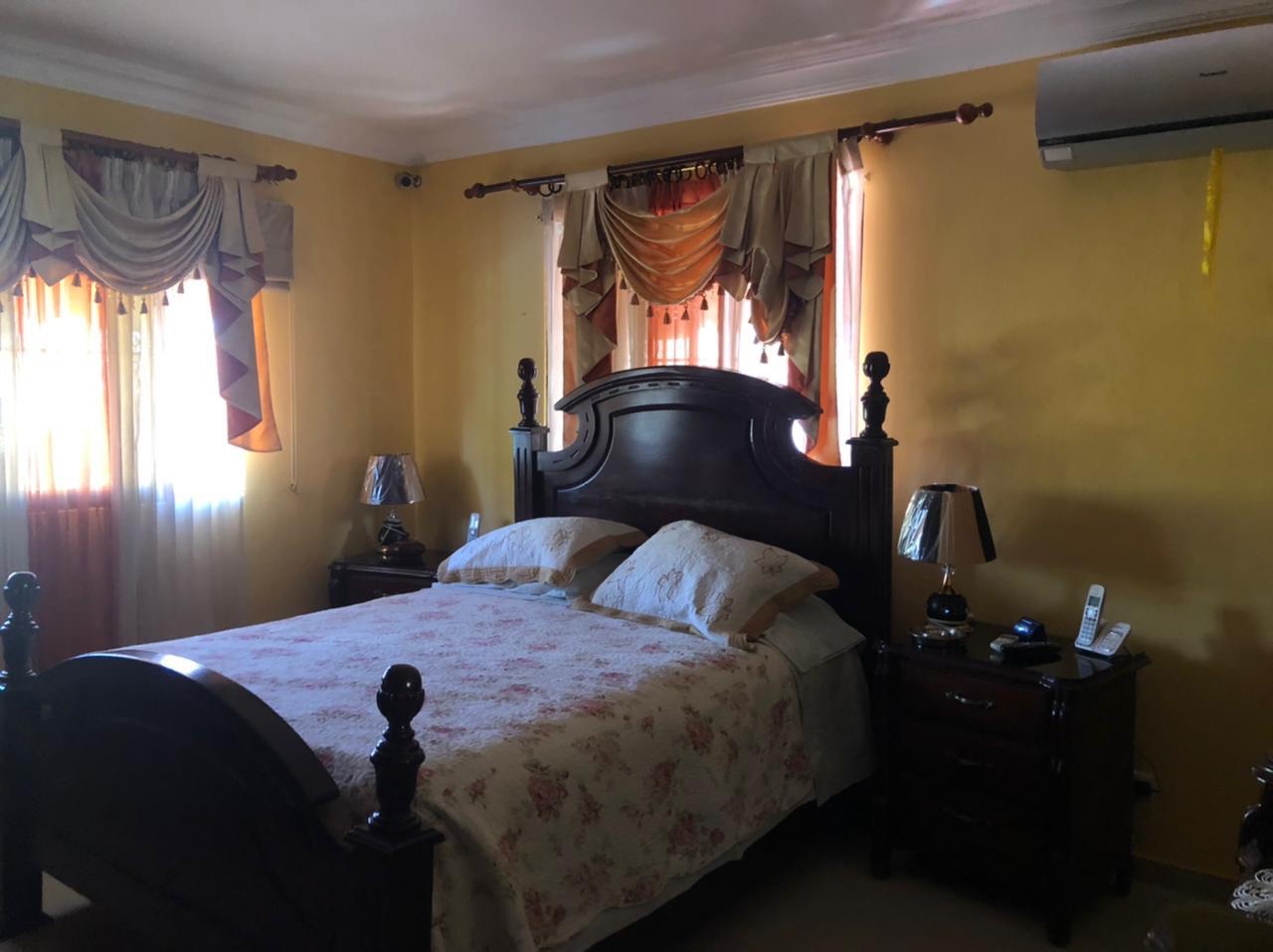 casas - Venta de hermosa casa en vista hermosa Santo Domingo este  4