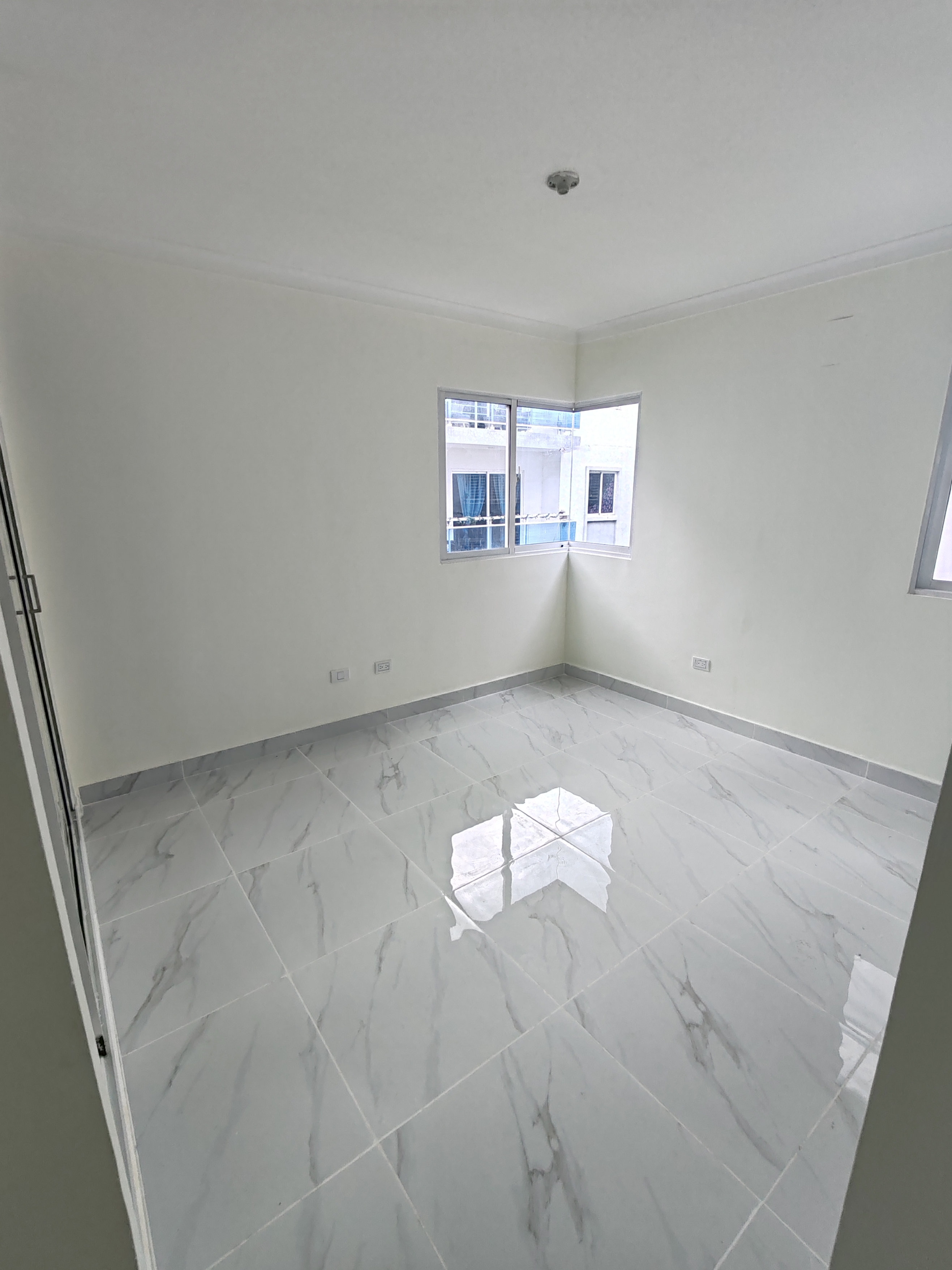 apartamentos - Vendo 3er piso en Res Las Cayenas, Aut San Isidro  4
