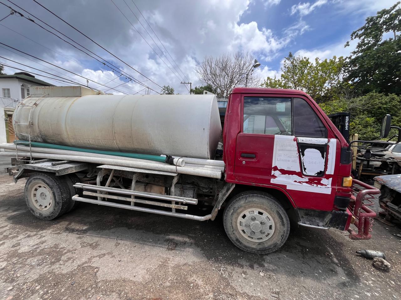 jeepetas y camionetas - VENTA DE CAMIÓN CON TANQUE DE AGUA 4
