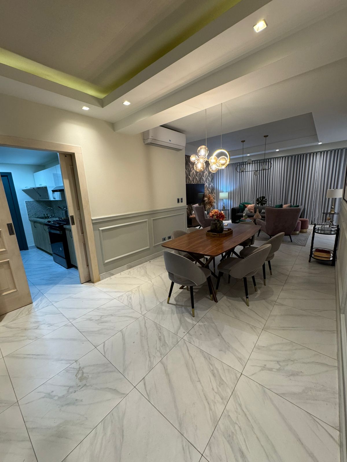 apartamentos - Qlquilo amueblado puso 4 Evaristo morales 3 hab  2