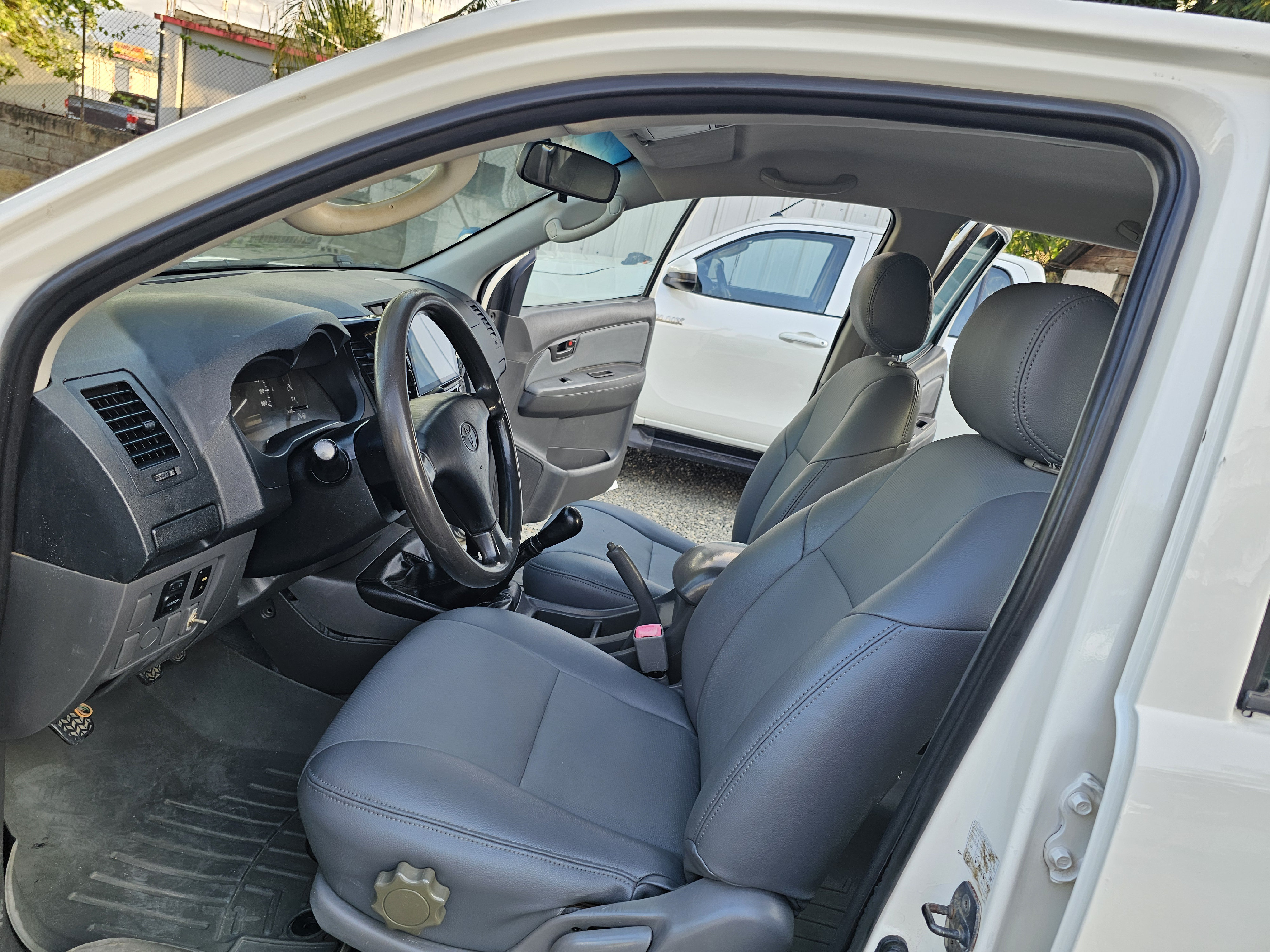 jeepetas y camionetas - Toyota hilux 2015  5