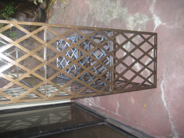 decoración y accesorios - BANCO DE HIERRO Y REJILLAS DE METAL DE LA INDIA 1