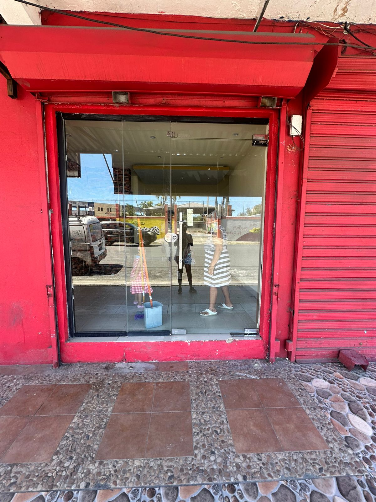 otros inmuebles - LOCAL COMERCIAL ALQUILER 25,000 MIL PESOS  2