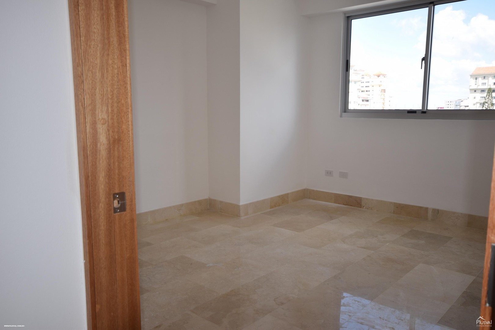 apartamentos - Apartamento en venta Piantini, 6to piso
En buena zona de Piantini, 137mts2 de co 5