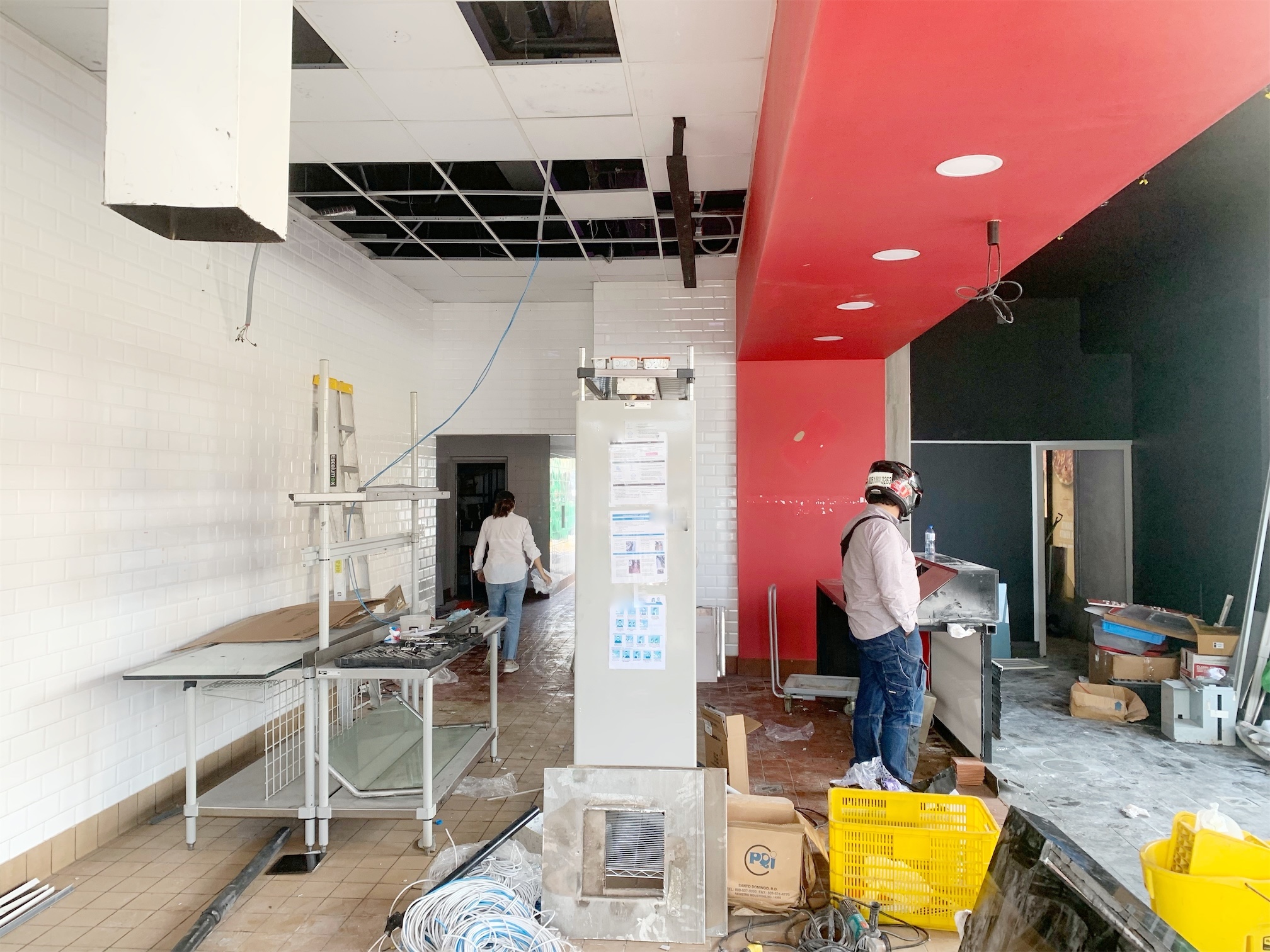 oficinas y locales comerciales - Local con triple altura céntrico y comercial 3
