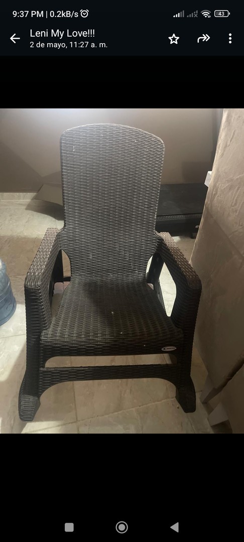 muebles y colchones - Vendo juego de mesedora con su mesita, solo 6 meses de uso  1