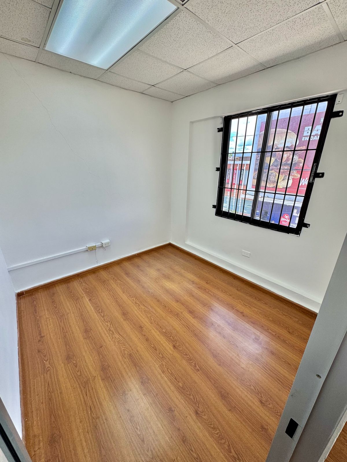 oficinas y locales comerciales - Local Comercial en Alquiler LA CASTELLANA 4