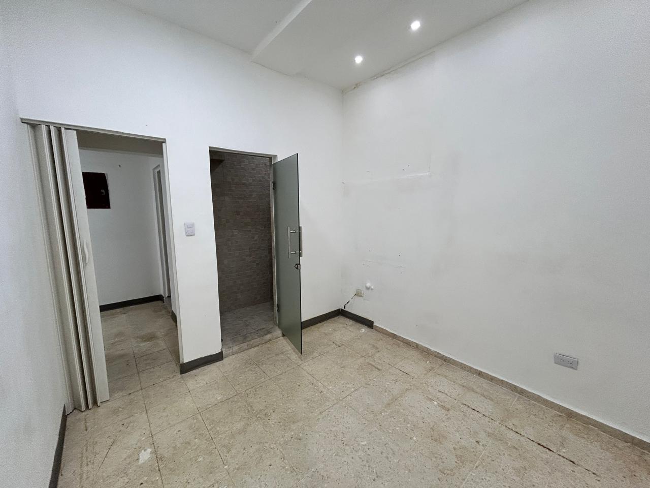oficinas y locales comerciales - LOCALl en Plaza e ideal SPA  OFICINA, MULTIPLES  NEGOCIOS PLAZA JM EN LA RÓMULO  2