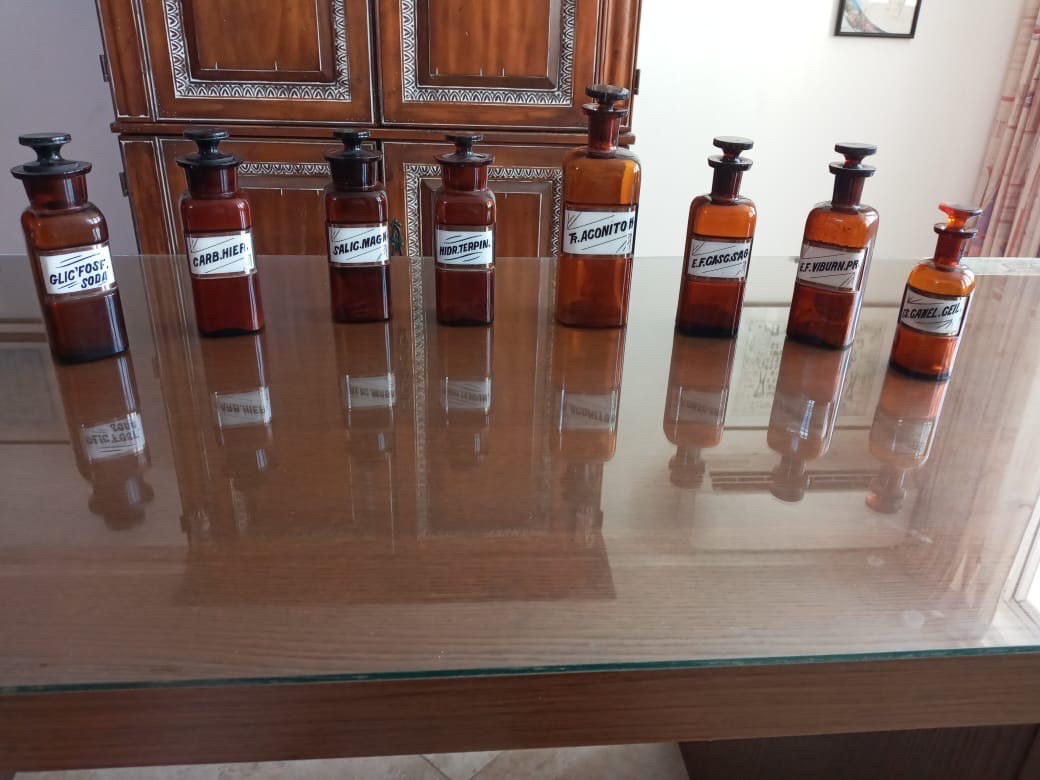 hobby y coleccion - Artículo de antiquariado.Colección de 19 frascos de farmacia 0