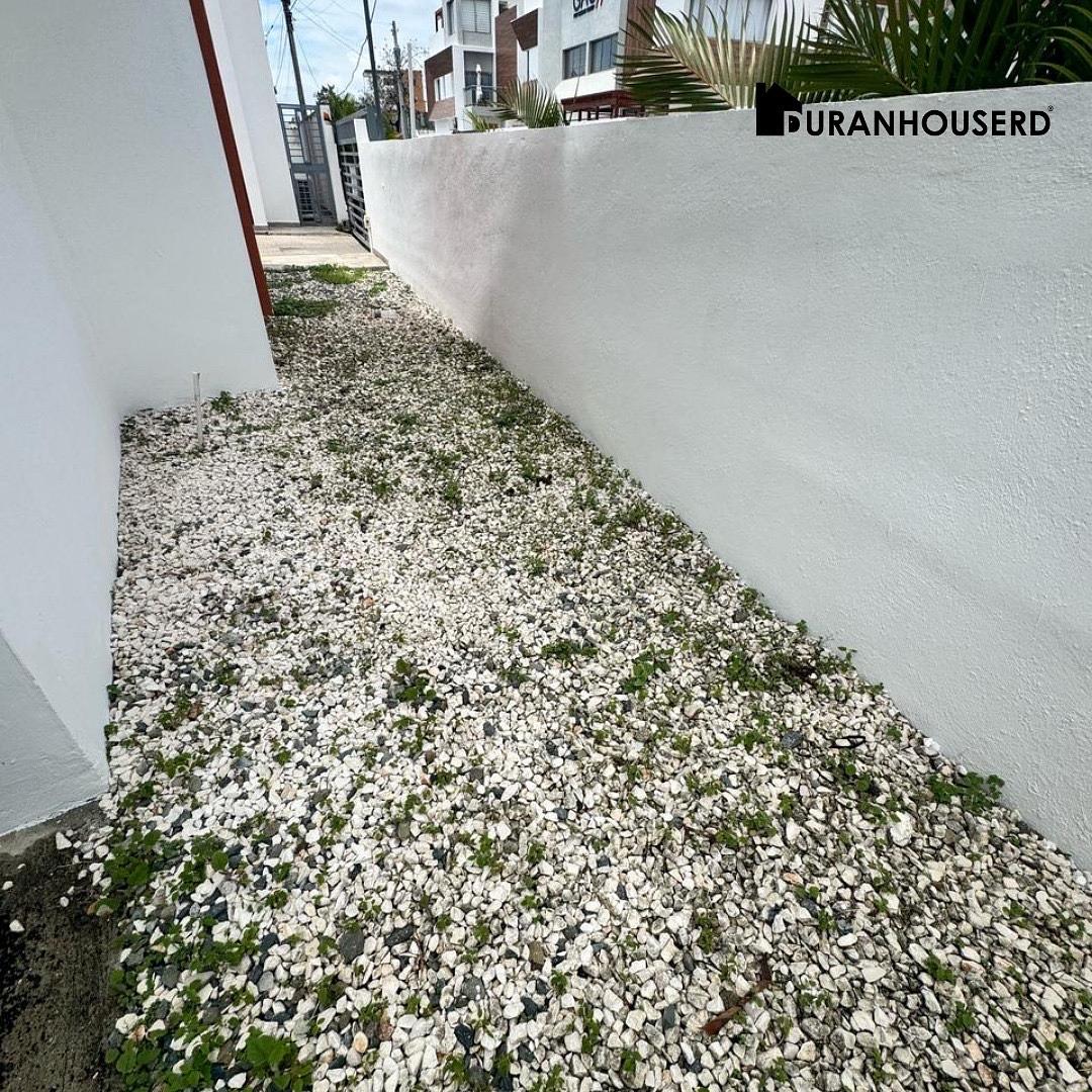 casas - venta de casa lista en la autopista de san Isidro proyecto cerrado  5