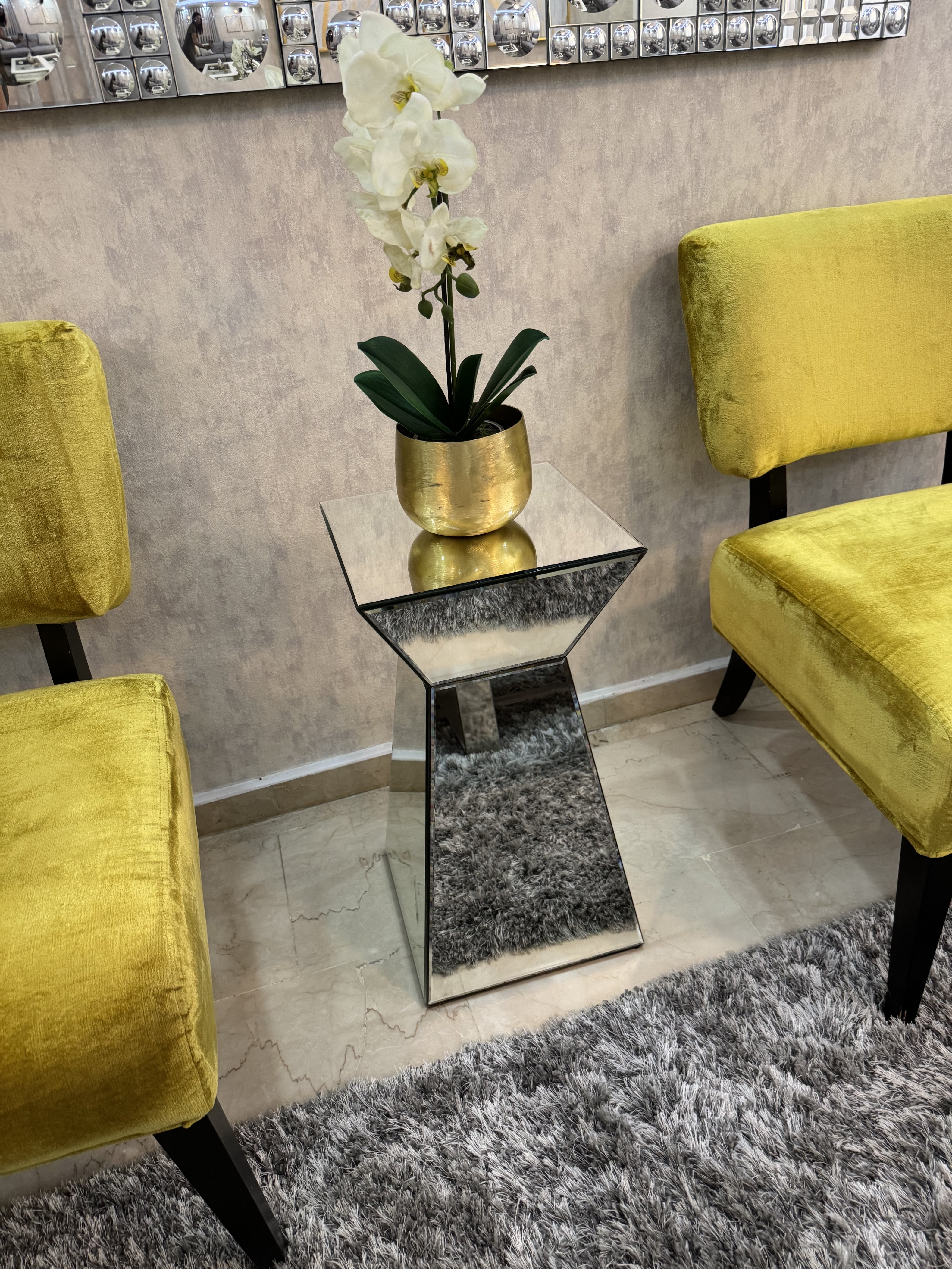 decoración y accesorios - Hermosa mesa lateral comprada en Ilumel, poco uso 0