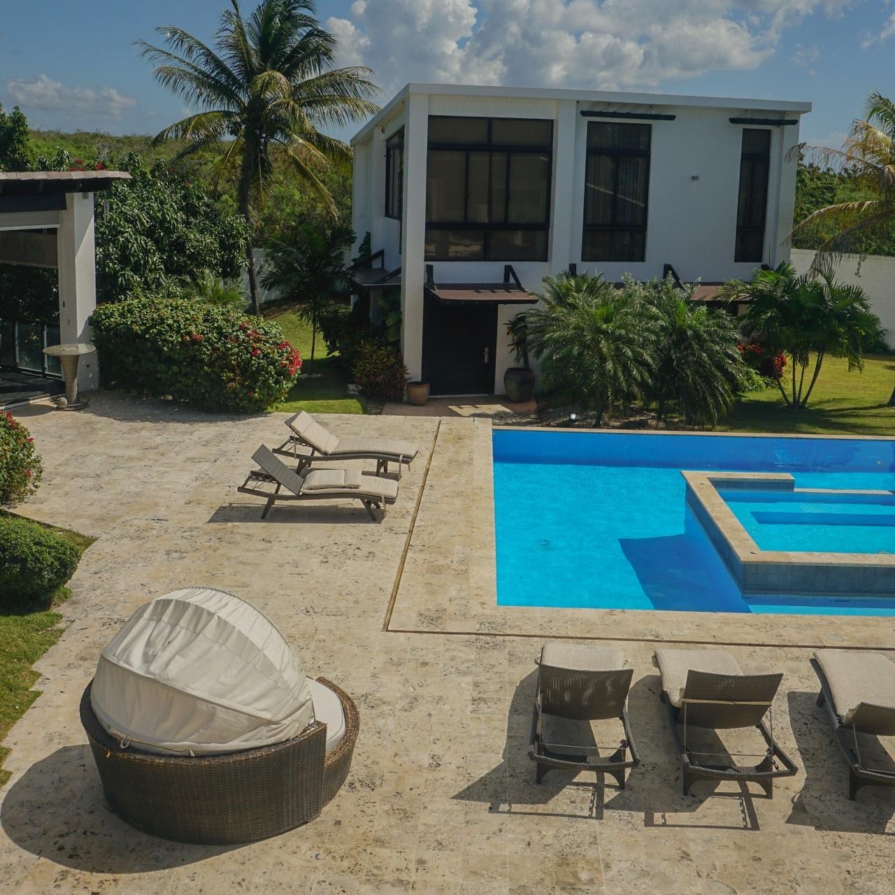 casas vacacionales y villas - Se vende Villa de Lujos Completa Amueblada de verdadera OPORTUNIDAD  6