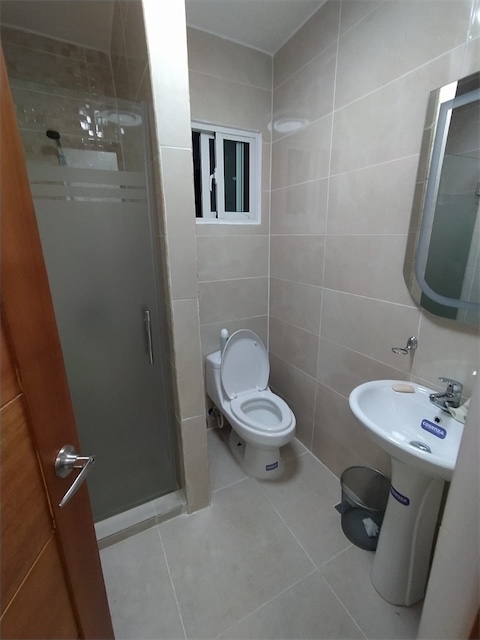 apartamentos - Venta de apartamento 4to piso con terraza y 221mts próximo avenida España  5