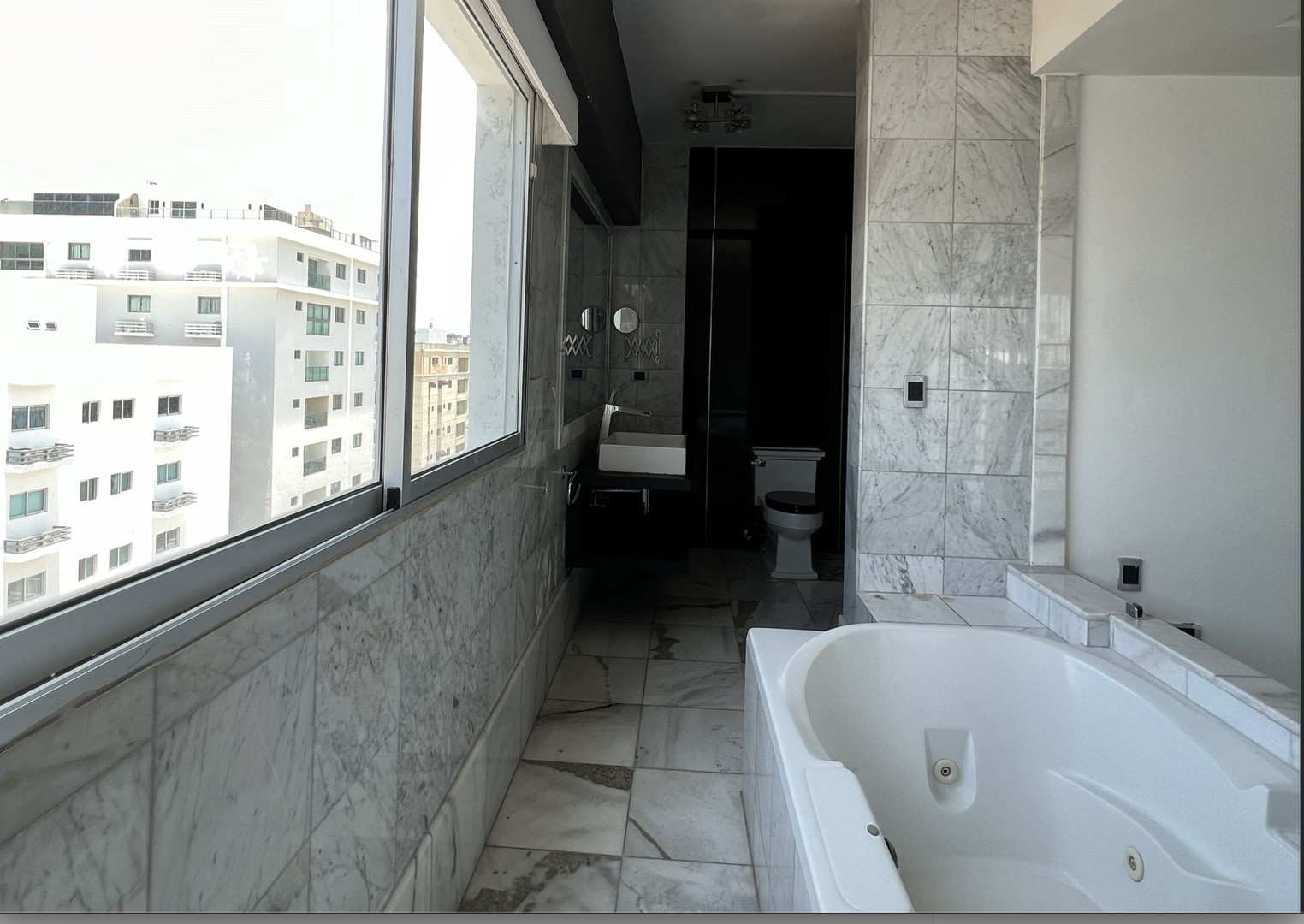 penthouses - Evaristo Morales penthouse 3 habitaciones 3.5 banos 3 parqueos  4