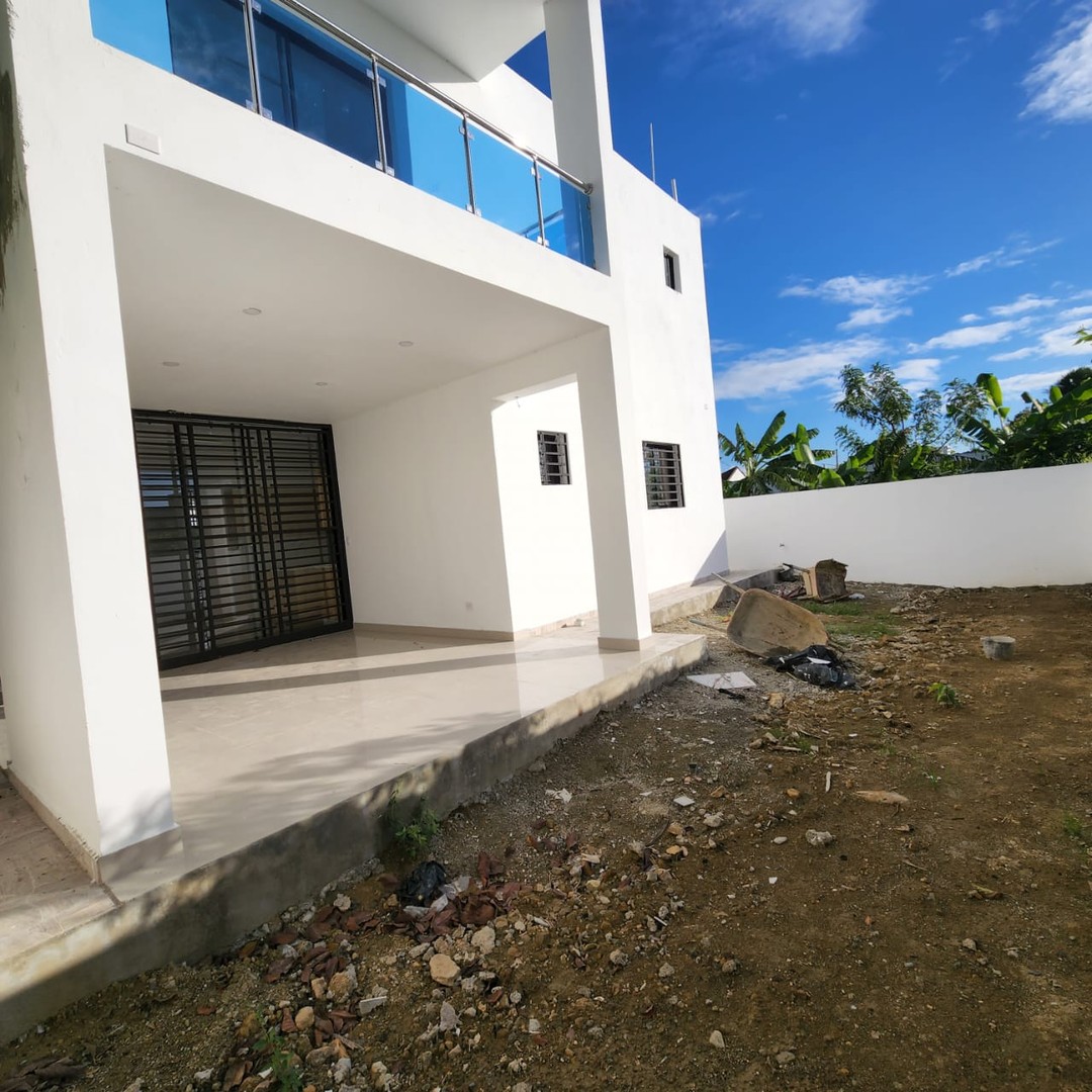 casas - Vendemos hermosa casa nueva, lista para entregar en la 27 de Febrero, Santiago.