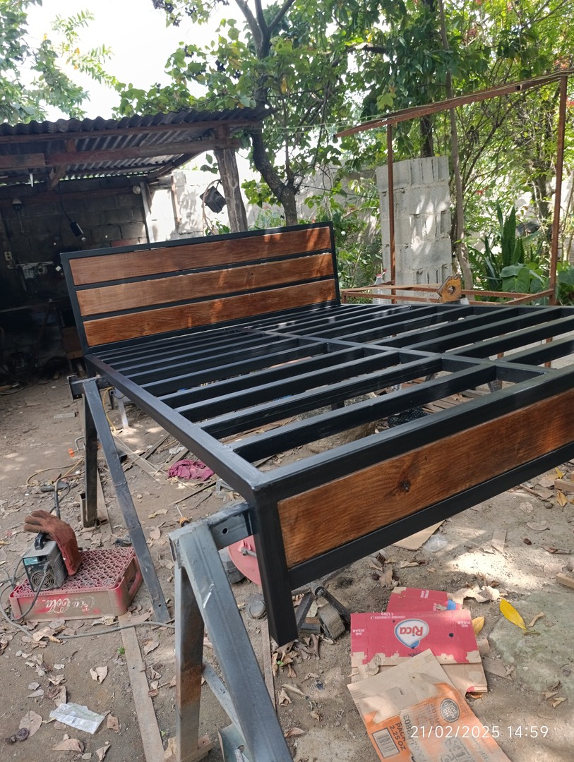 muebles y colchones - Base de cama Queen z metal y madera sólida  1