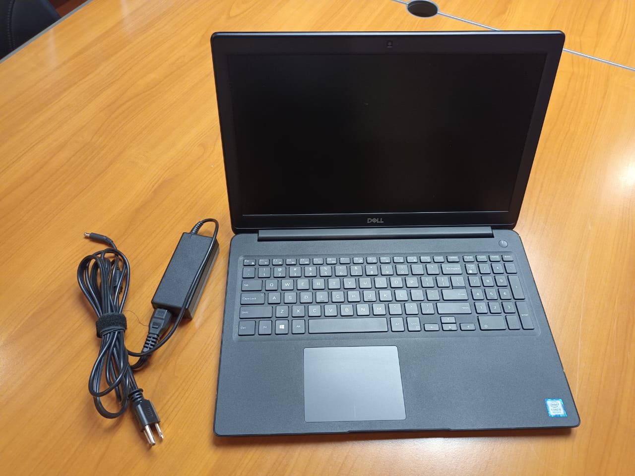 computadoras y laptops - Laptop Dell 3500 8va, 16GB Mem, 256GB Disco SSD 0