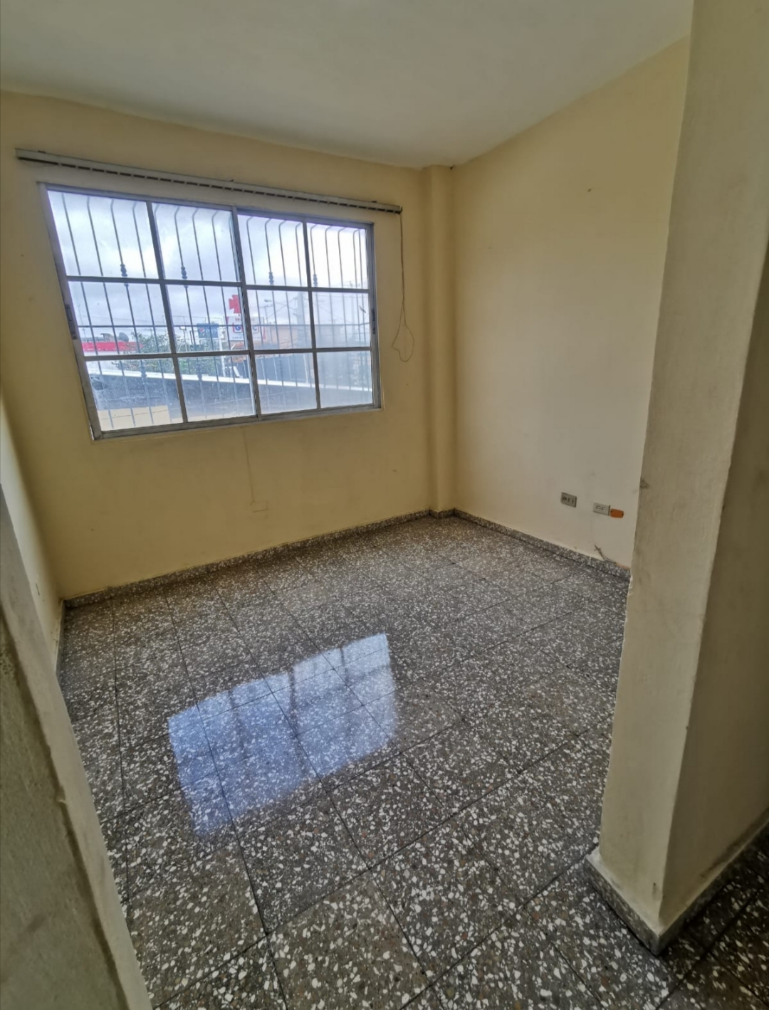 apartamentos - Apto de 1 hab, 2do nivel en la Av los beisbolistas 6