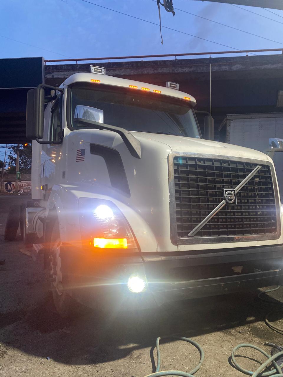 camiones y vehiculos pesados - VOLVO VNL 2012 0