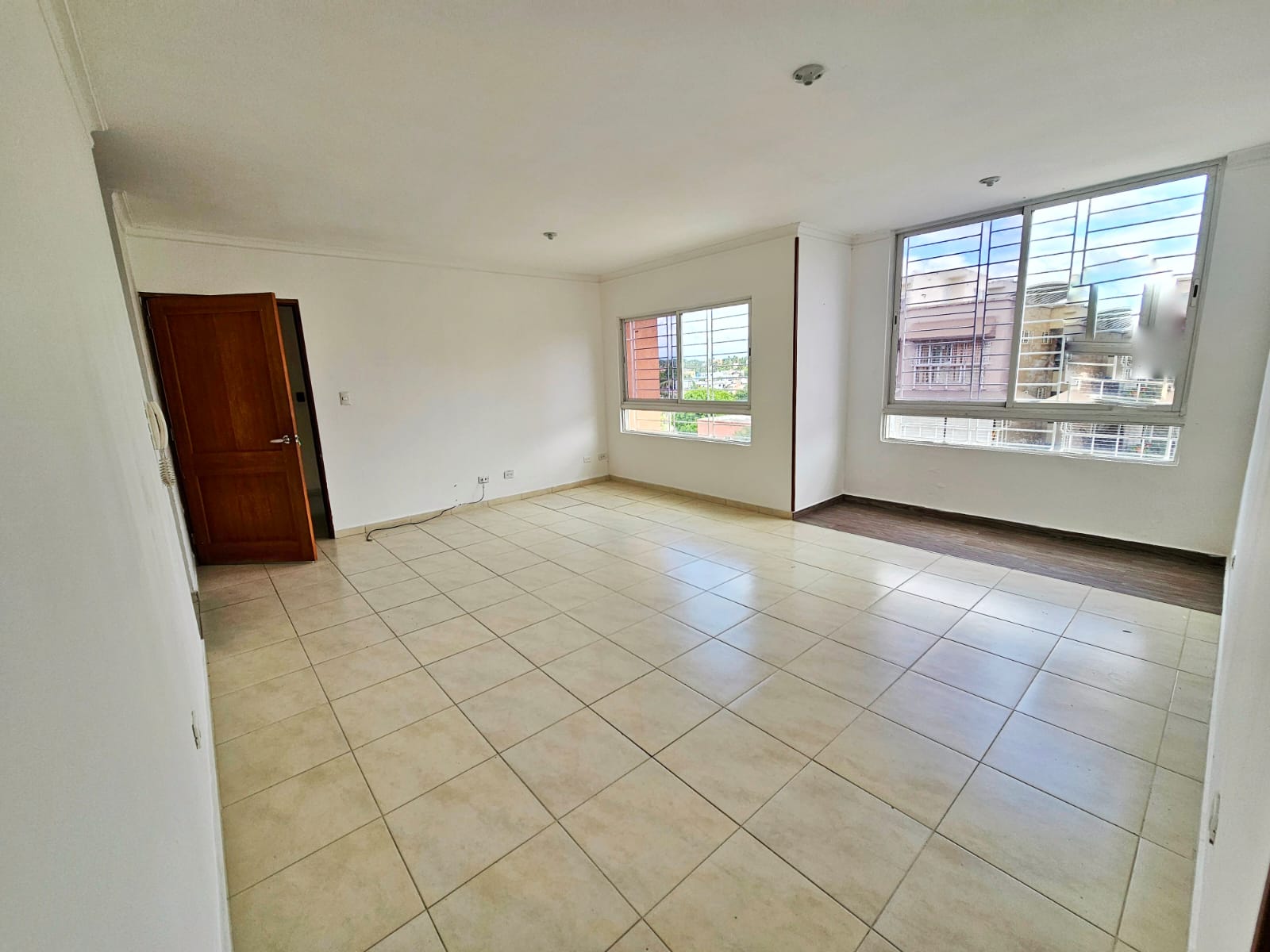 apartamentos - Apartamento en Venta 4to Piso con Amplia Terraza