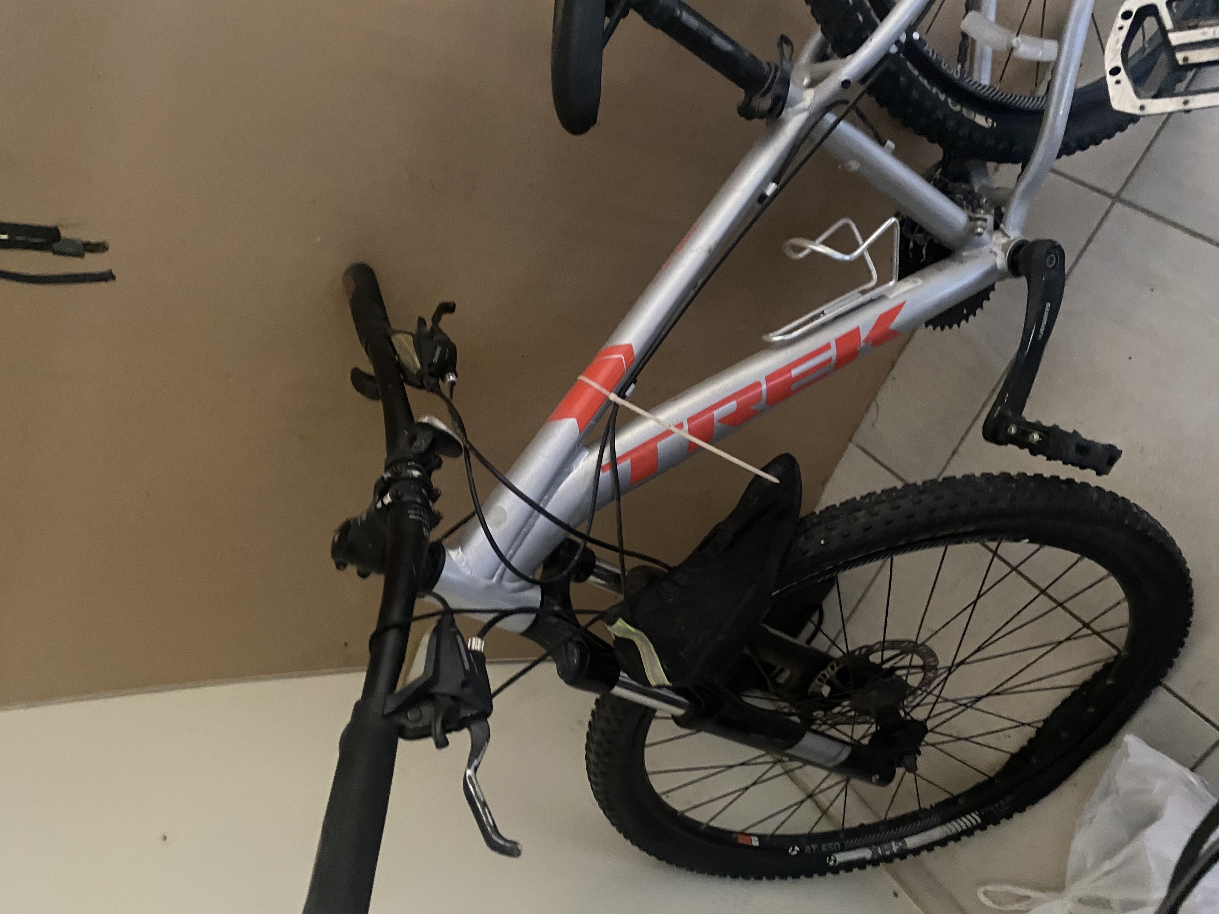 bicicletas y accesorios - Trek Montañera Plateada - Poco Uso 0