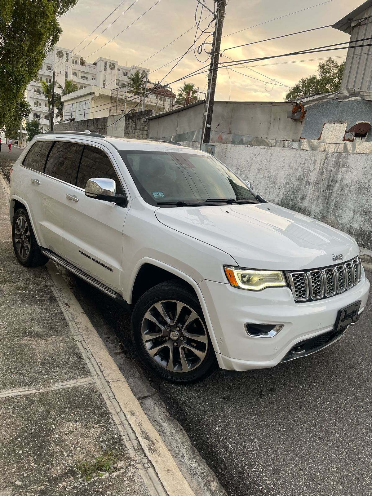 jeepetas y camionetas - grand cherokee Overland 2017 1