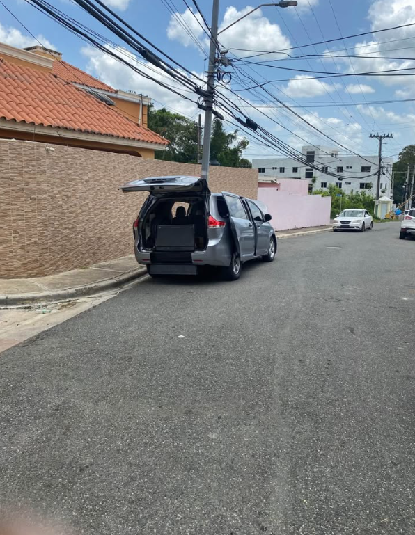 jeepetas y camionetas - se vende toyota sienna de trasporte especializado  6