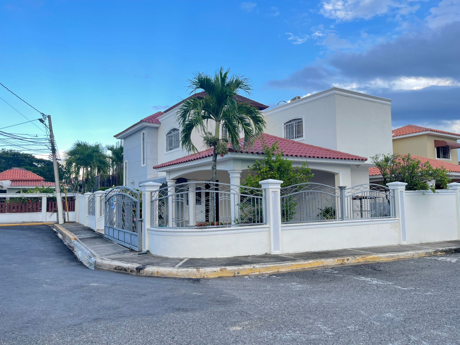 casas - CASA EN VENTA PROXIMO A VILLA OLGA, SANTIAGO.