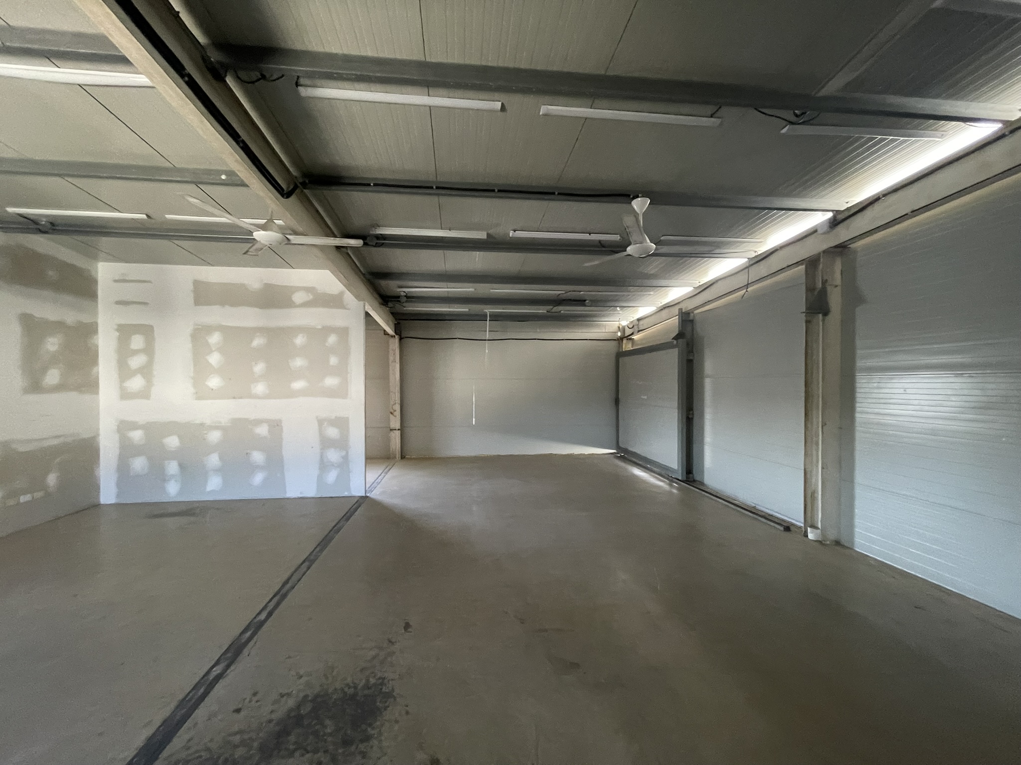 oficinas y locales comerciales - Nave Industrial en Bávaro, Punta Cana Ideal para 5