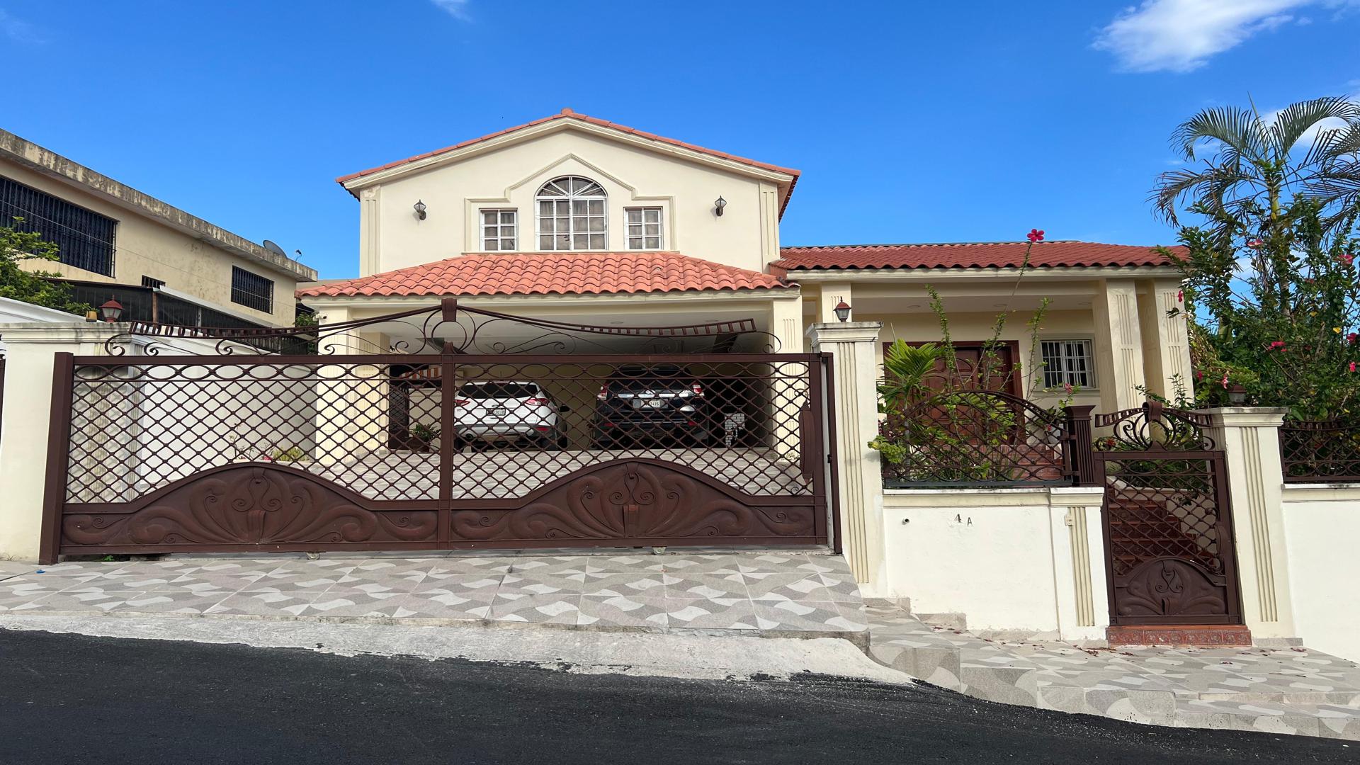 casas - Casa de 2 niveles en venta en Altos de Arroyo Hondo III 0