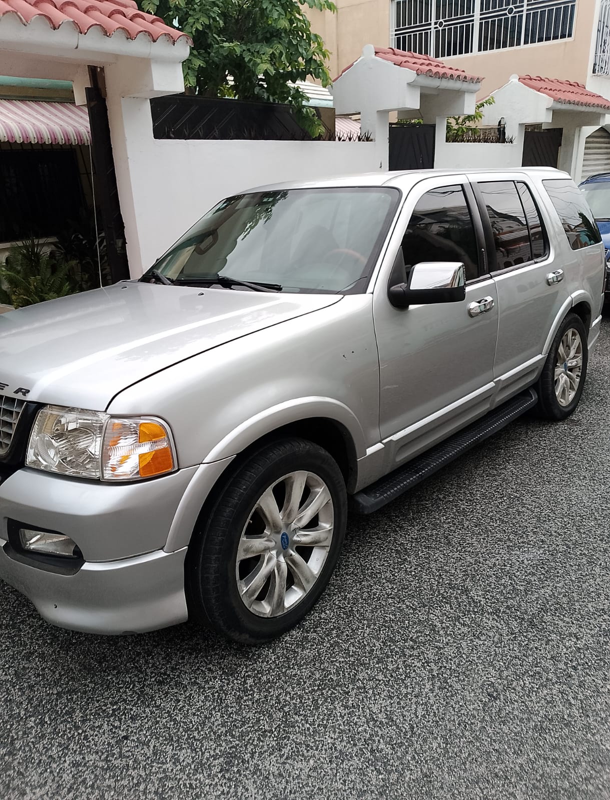 jeepetas y camionetas - Jeepeta Ford con equipo de gas. funciona con gas y combustible. 1